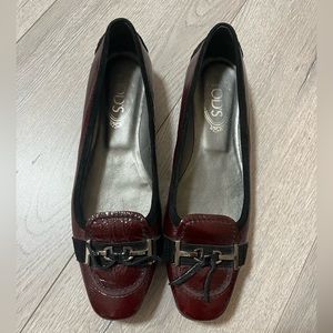 Tod’s Leather Burgundy Flat Loafer Size 38 US 7.5